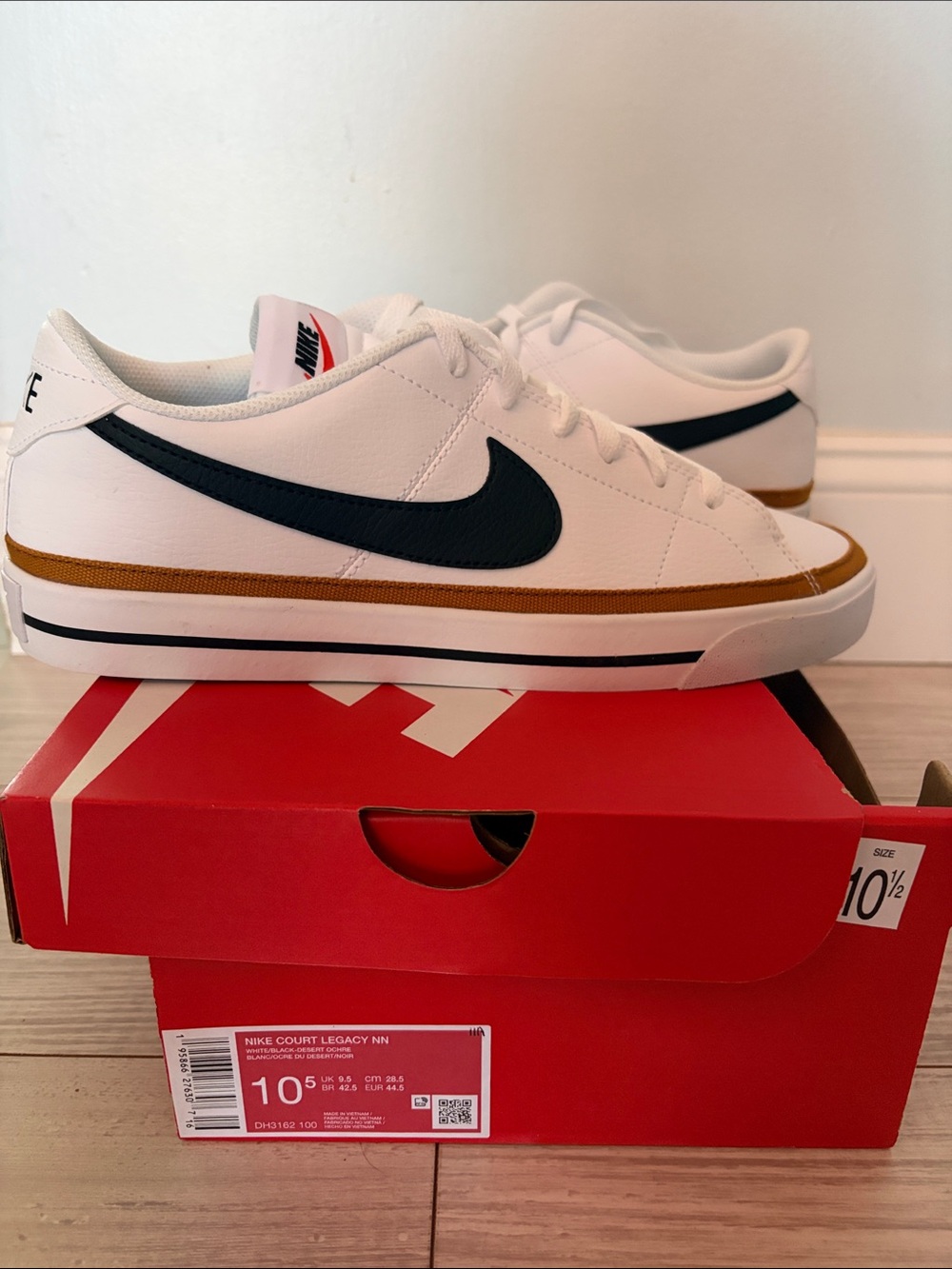 BRAND NEW Nike Court Legacy Size 10.5